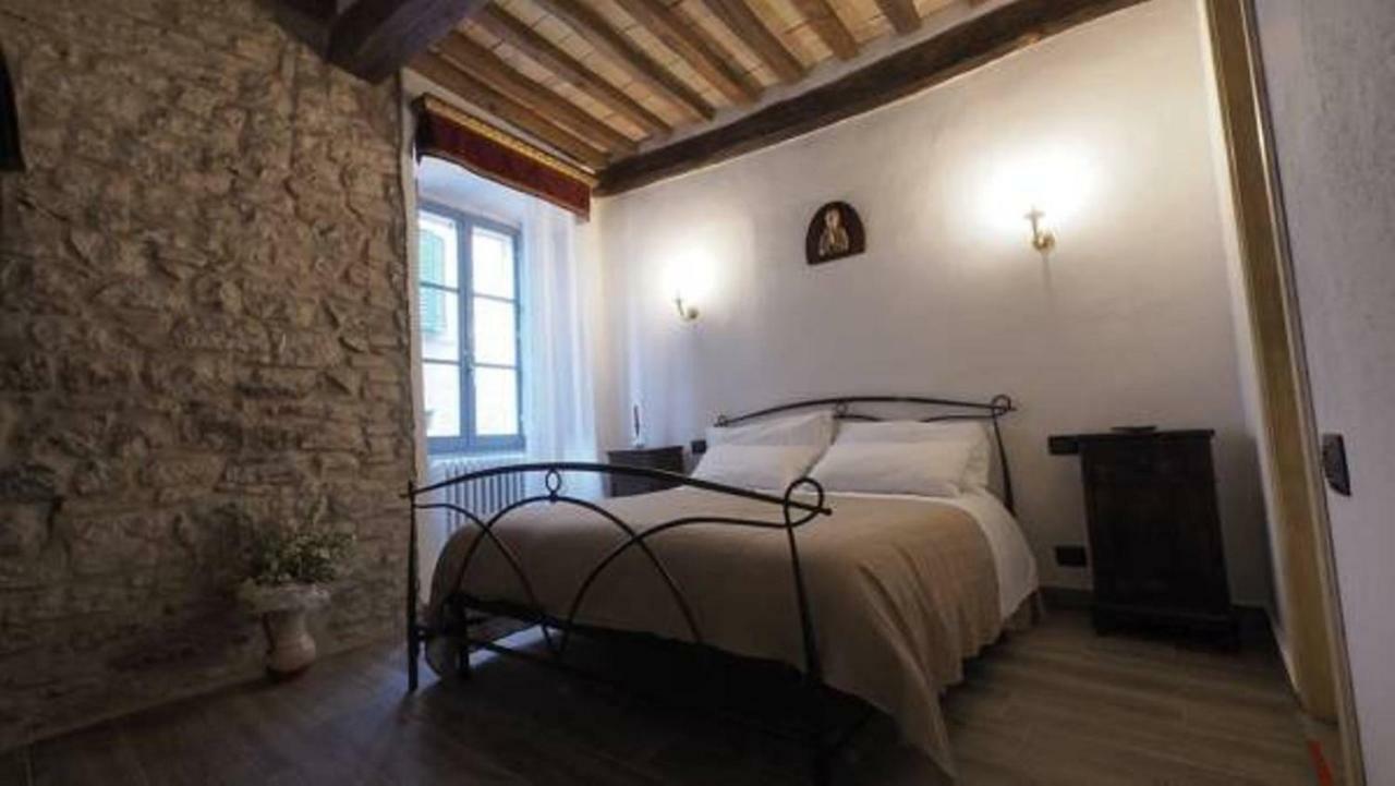 Affittacamere In Centro Gubbio Exteriör bild