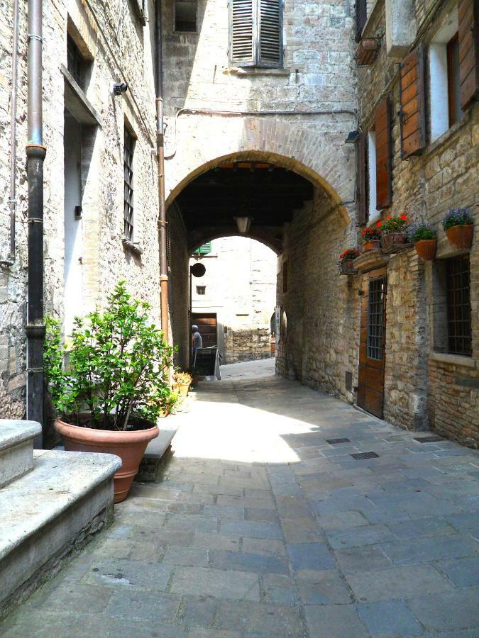 Affittacamere In Centro Gubbio Exteriör bild